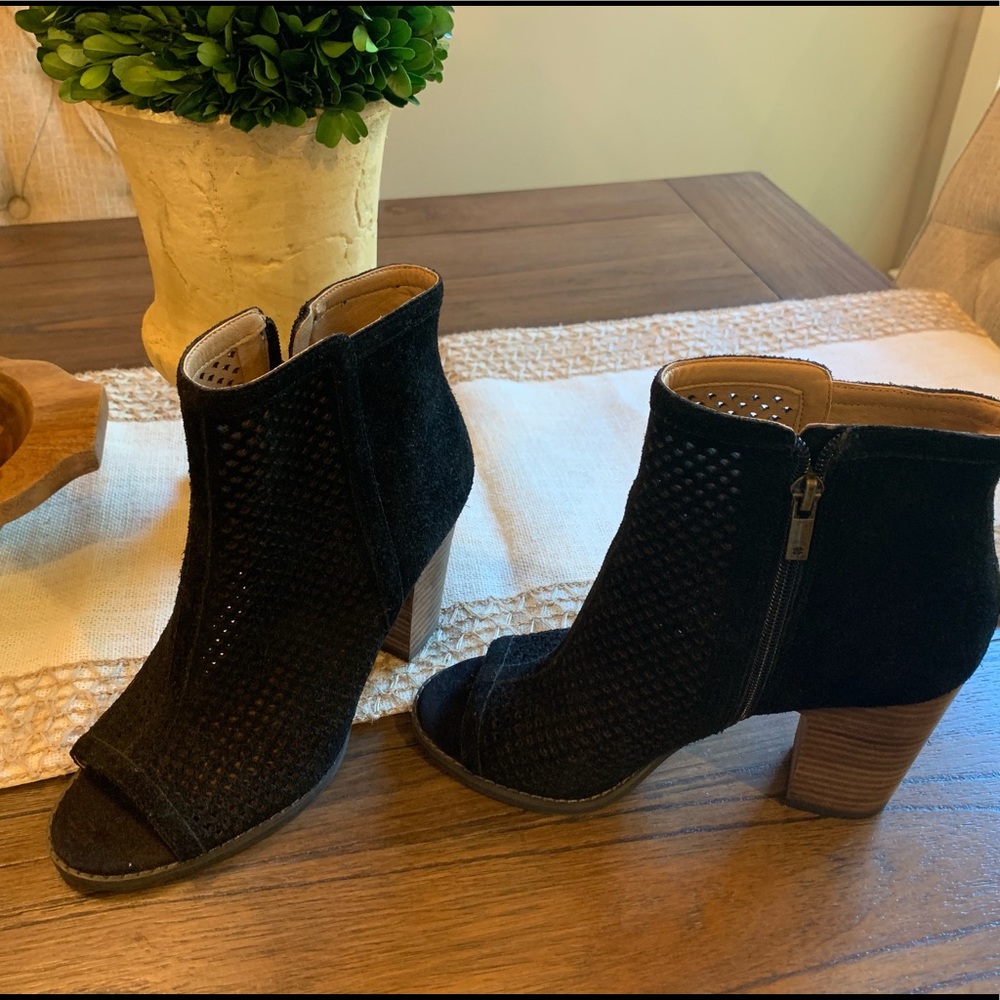 🍀Lucky Brand Black Lakyn Ankle Booties🍀